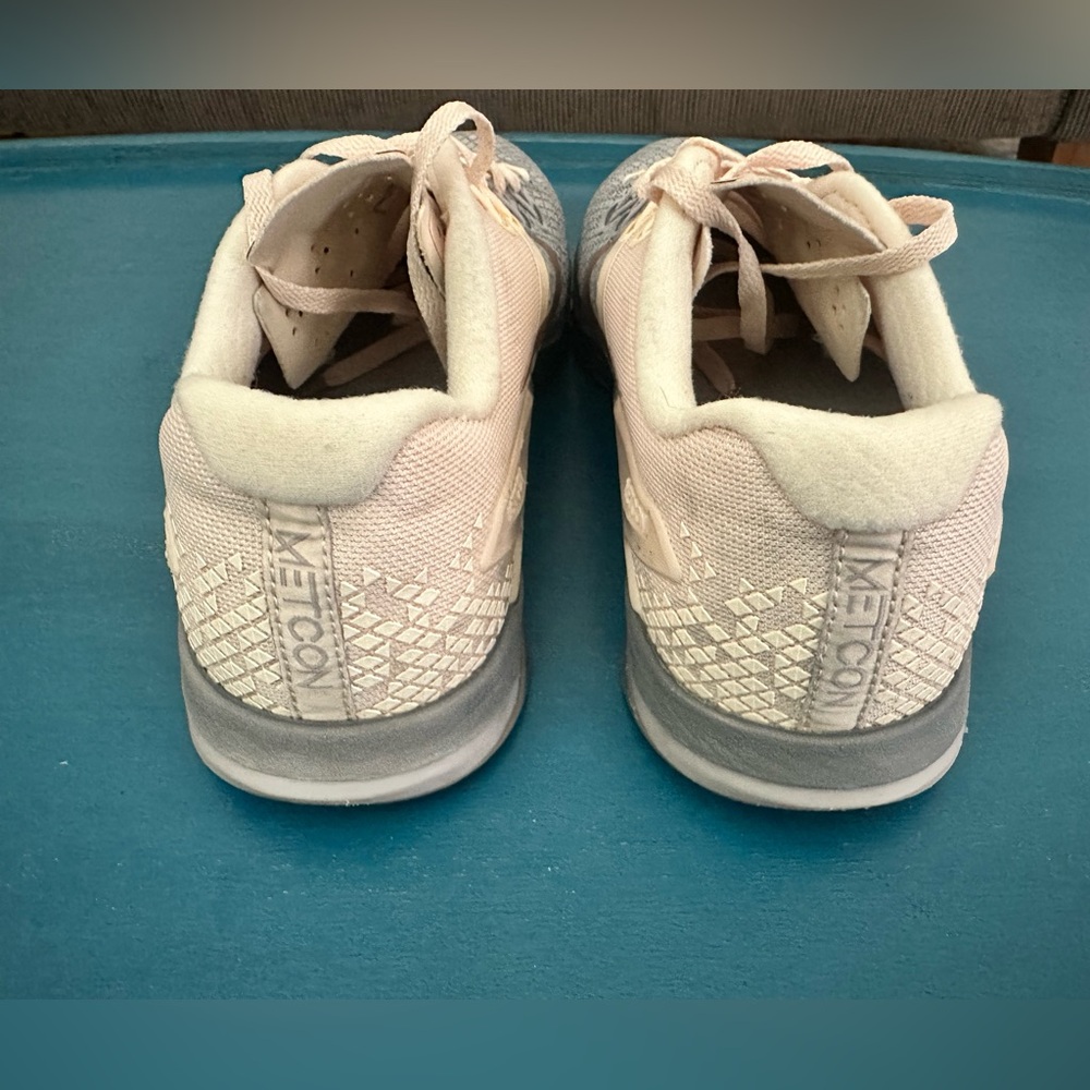 Nike Metcon 4 Cream and Gray Textured Sneakers - Picture 5 of 9